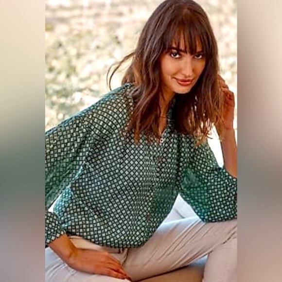 J. Jill Tops - J Jill Blouse Green Long Sleeve Button Down V-Neck Women’s Sz Sm Geometric Rayon